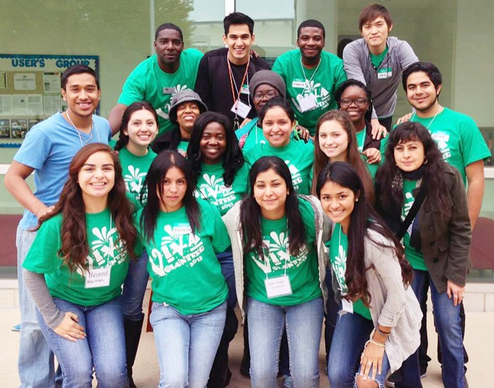 A group of students in “Viva Volunteer” shirts.