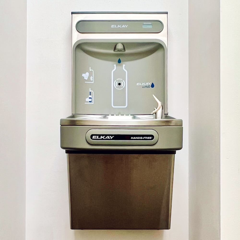A combination water fountatin and water bottle filling station.